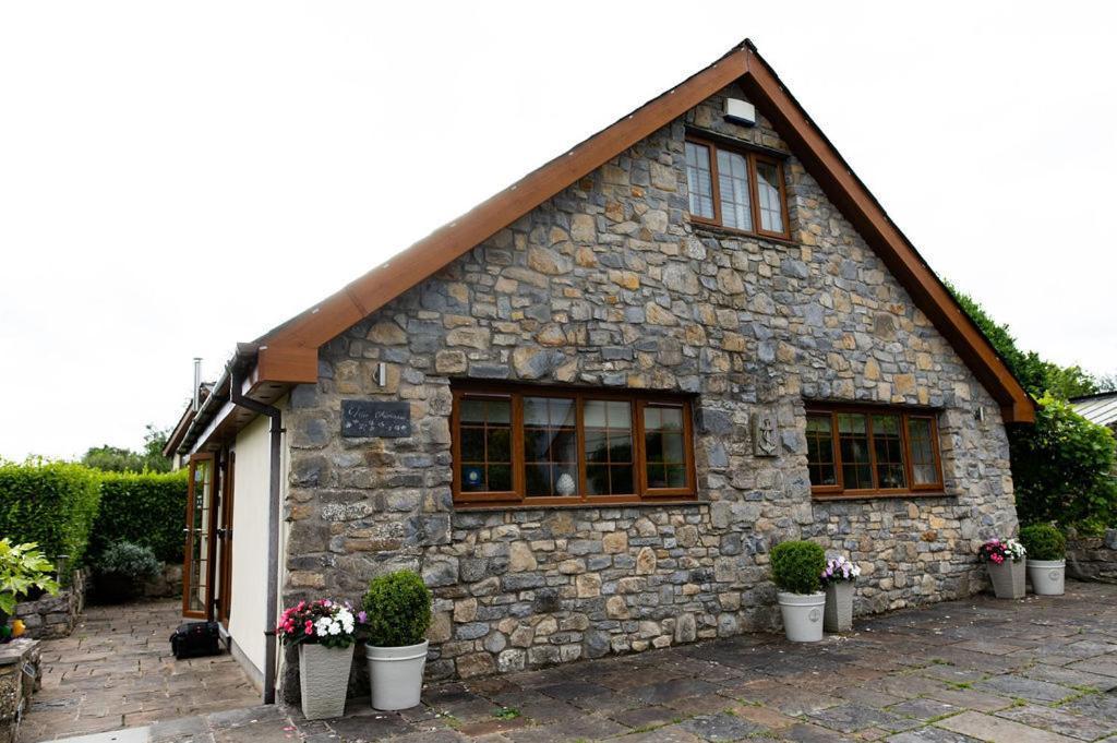 Hotel The Anchorage & The Tackleshed Llancarfan Zimmer foto